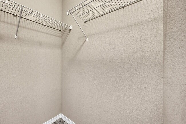 Building Photo - $2,940.95, $300.00 off the first month's rent, 6 Bedrooms, 3 Bathrooms, Single Family Home in Col...