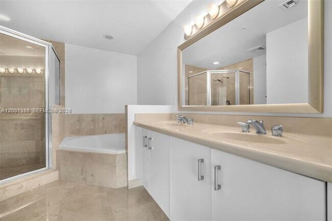 Building Photo - 7900 Harbor Island Dr