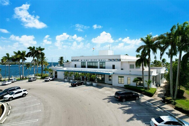 Building Photo - 2678 Tigertail Ave