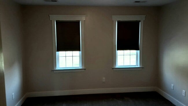 Building Photo - Country Estate Home in Ashland Area