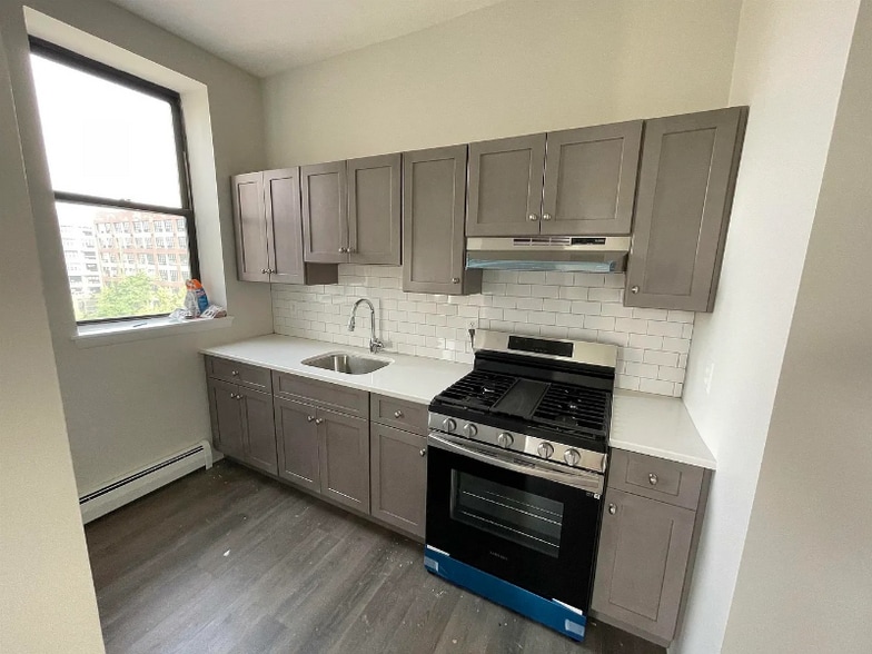 Building Photo - 2613 Bergenline Ave