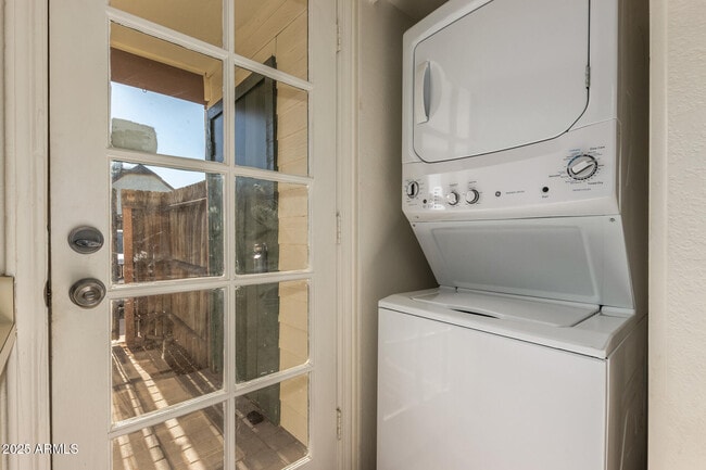 Building Photo - 6606 W Jamaica Dr