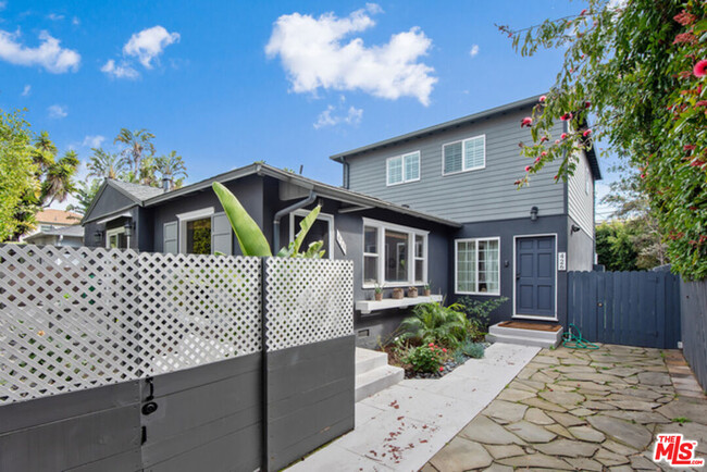 Building Photo - 426 Venice Way