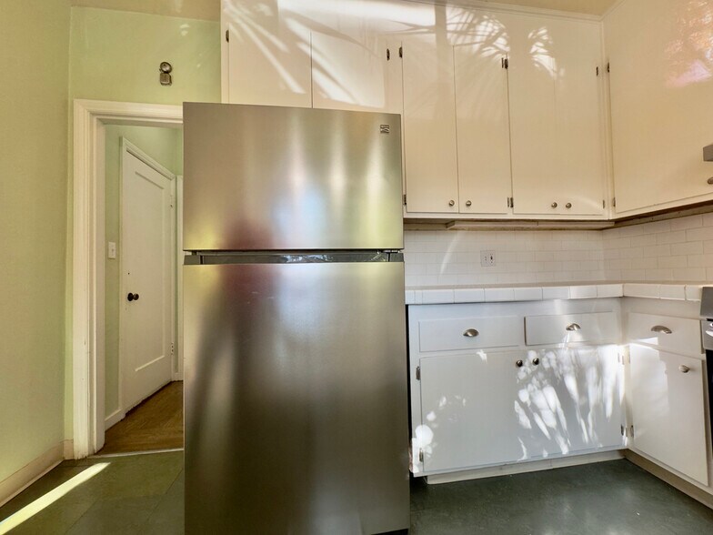 Building Photo - 1645 Scenic Ave