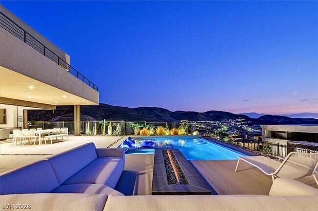 Building Photo - 807 Magnum Cliff Ct