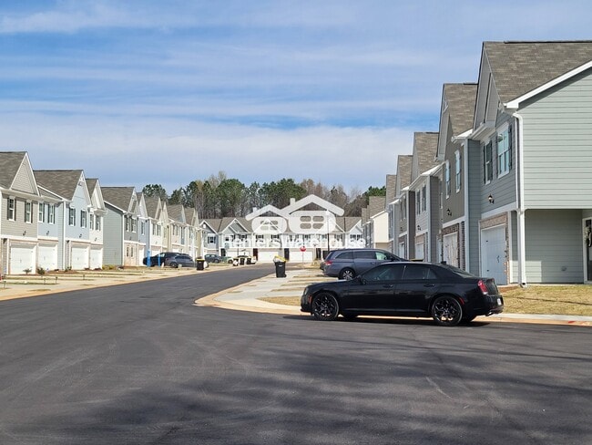 Building Photo - 11677 Mendenhall Ct