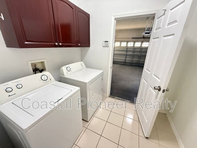 Building Photo - 10337 Stratford Pointe Ave