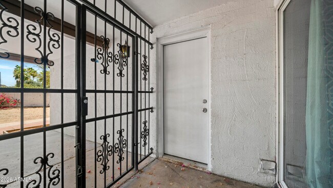 Building Photo - 648 E Tam O Shanter Dr