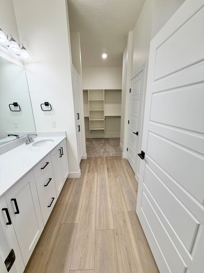 Building Photo - Beautiful 3 Bed Home!