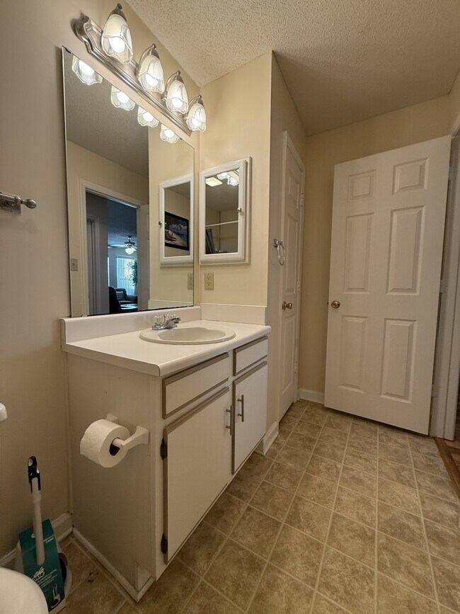 Building Photo - 1231 Ladys Island Dr