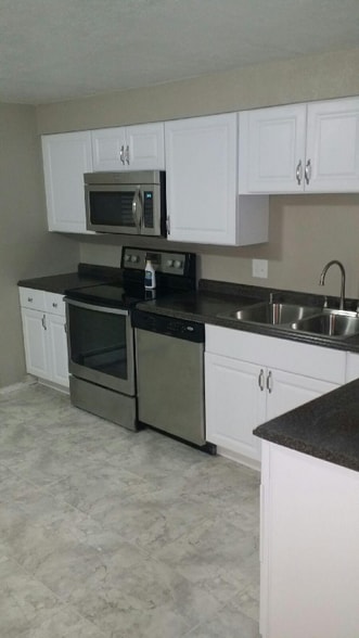 Building Photo - 133 S 18th Ave