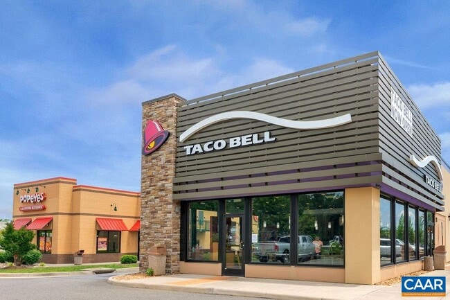 Building Photo - 132 St Andrews St