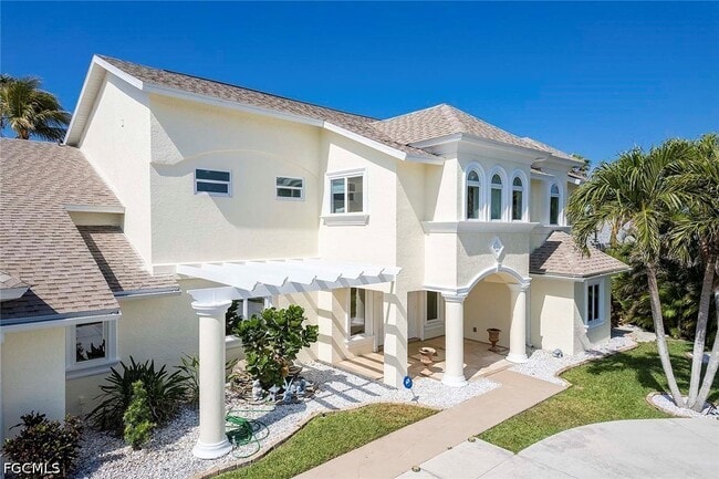 Building Photo - 5208 SW 8th Ct