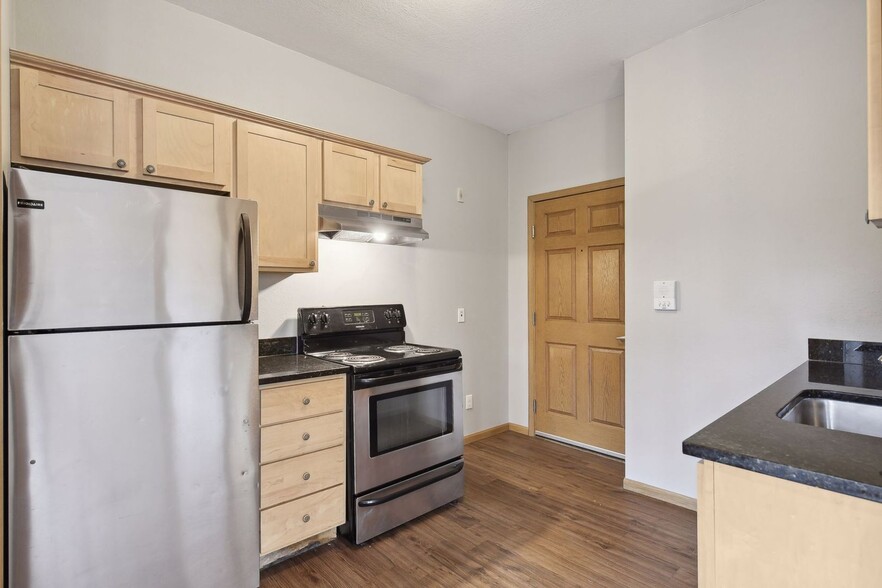 St. Apartments 137 E 17th St Minneapolis MN 55403 Apartment