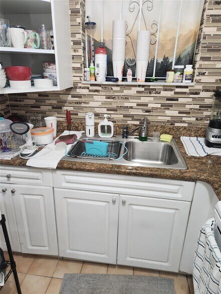 Building Photo - 2498 SW 17th Ave