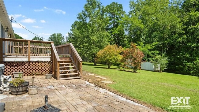 Building Photo - Spacious 3 Bedroom, 2 Bathroom Home in Cou...