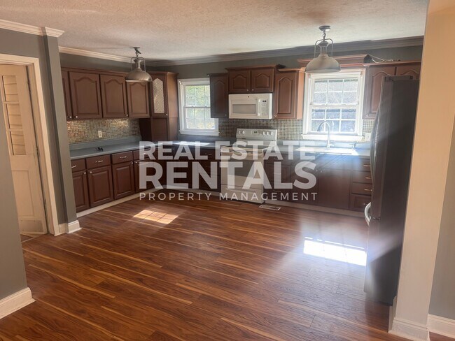 Building Photo - 514 Country Club Pl