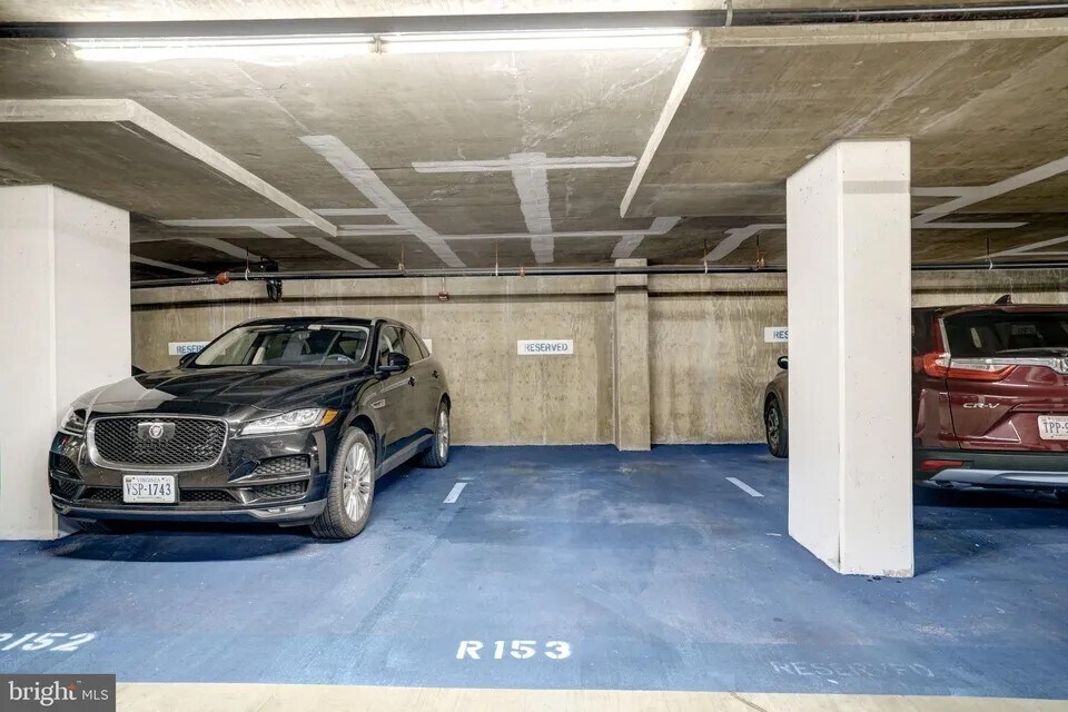 Parking - 1201 N Garfield St