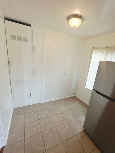 Building Photo - 1056 Linden Ave