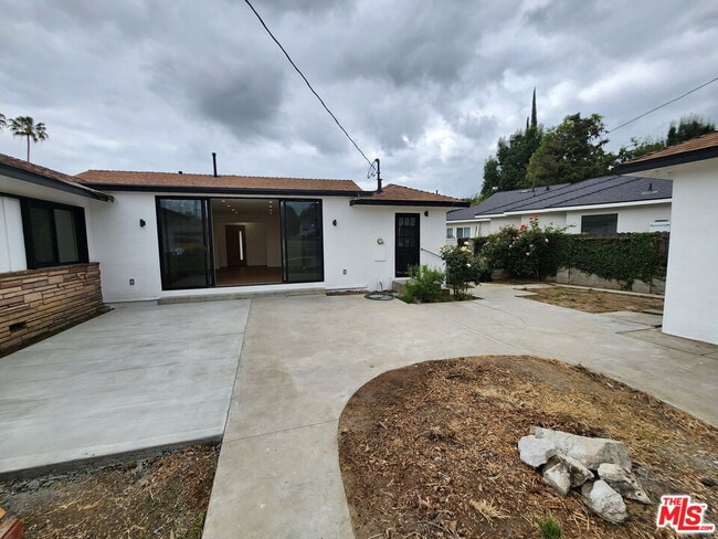 Building Photo - 6121 Sylvia Ave