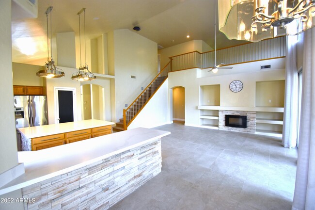 Building Photo - 768 E Irma Ln