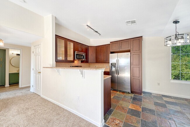 Building Photo - $2,100 - 2-Bed, 2-Bath Condo in Highlands ...
