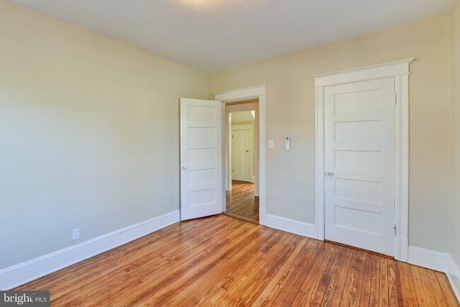 Building Photo - 4215 River Rd NW