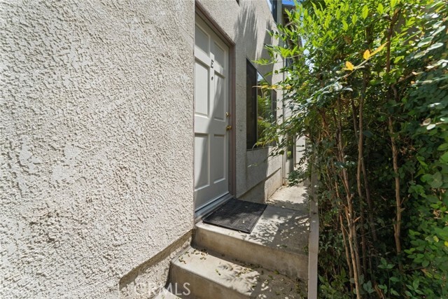 Building Photo - 731 E Cypress Ave