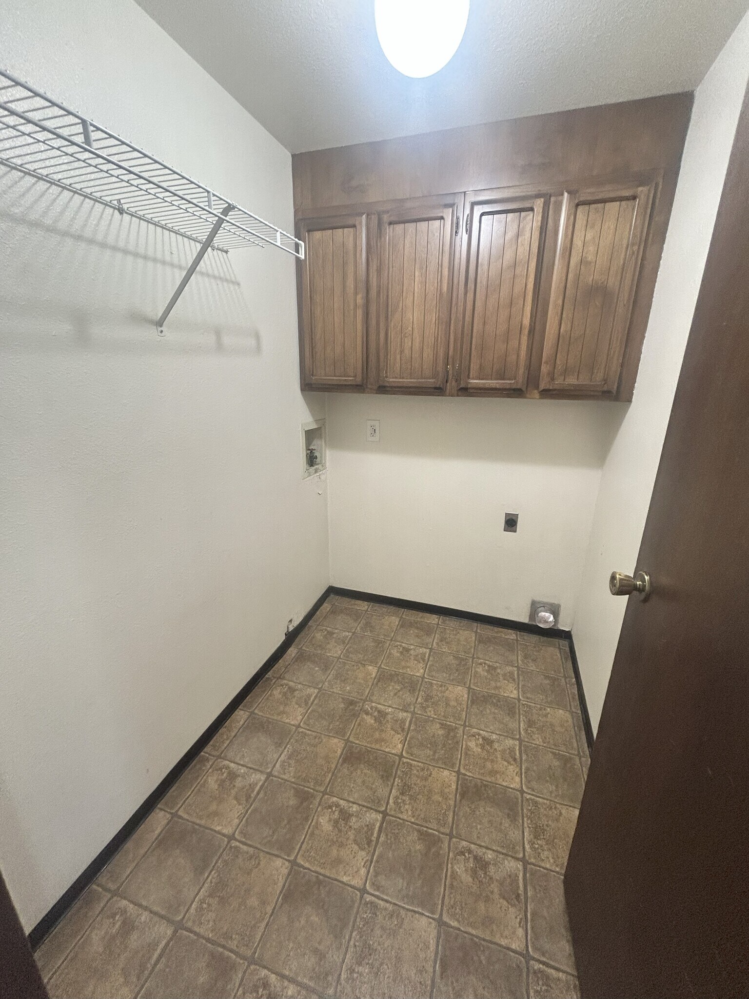 laundry - 2115 Pleasanton St