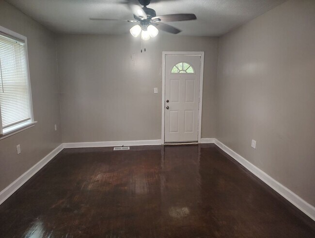 Building Photo - 4638 S McRaven Rd