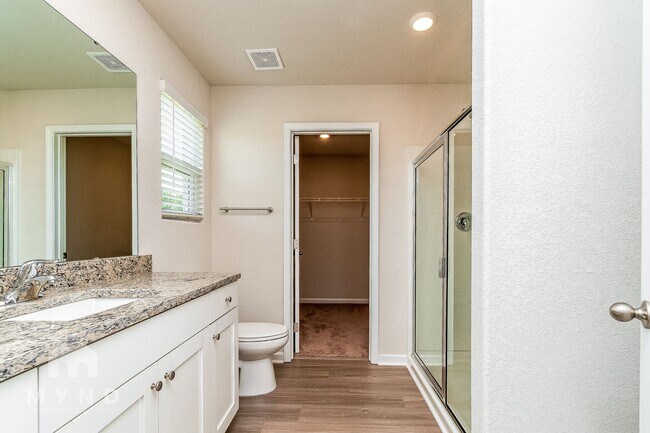 Building Photo - 265 Royal Mdw Dr