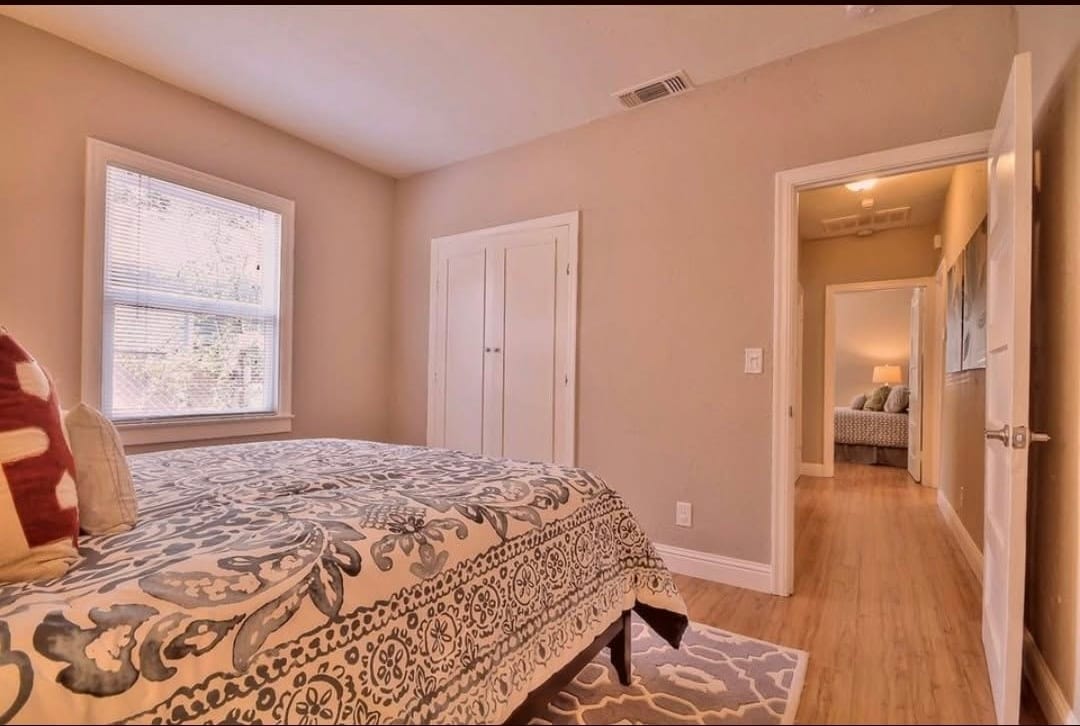 Room 2 view to the hallway - 1912 E St