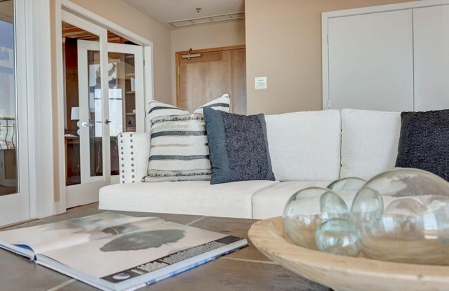 Building Photo - 700 W Harbor Dr