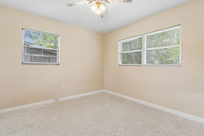 Building Photo - 2406 Husson Ave