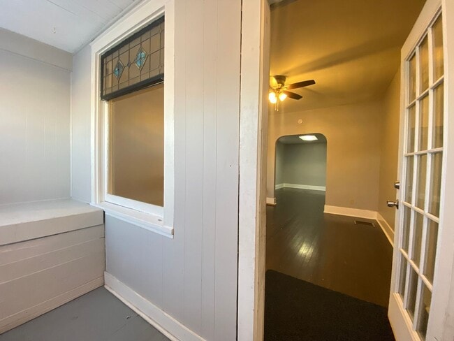 Building Photo - 4 Bedroom Home In Whiting, IN