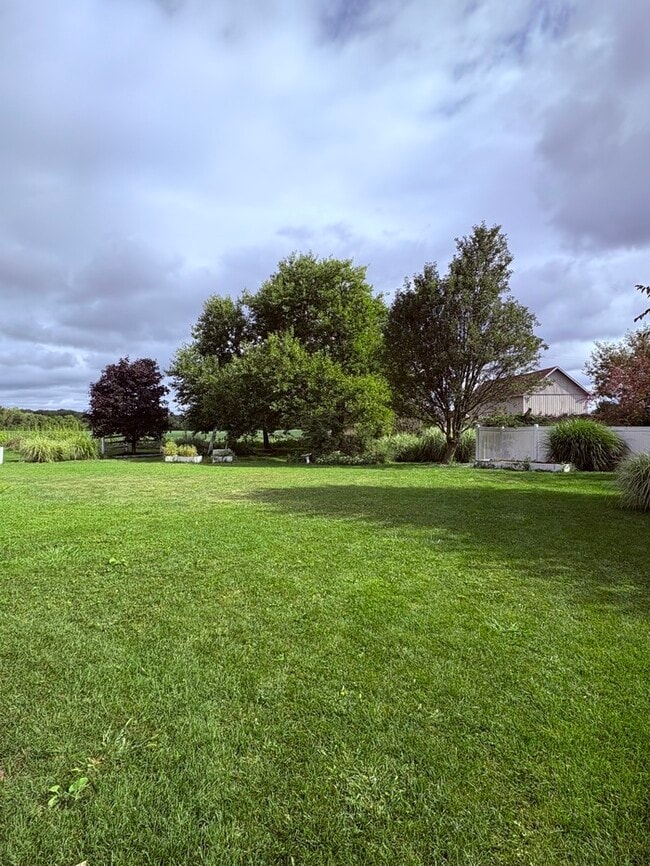 Building Photo - Spacious 4 Bed, 2 Bath Home in Columbus