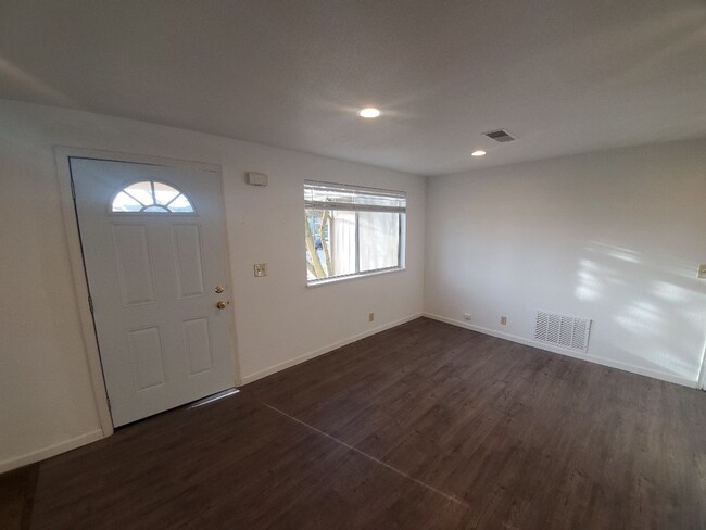 Building Photo - 3-bedroom home with remodeled kitchen and ...