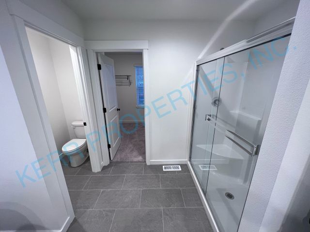 Building Photo - FREE RENT! Spacious 4-Bedroom Home in Happ...