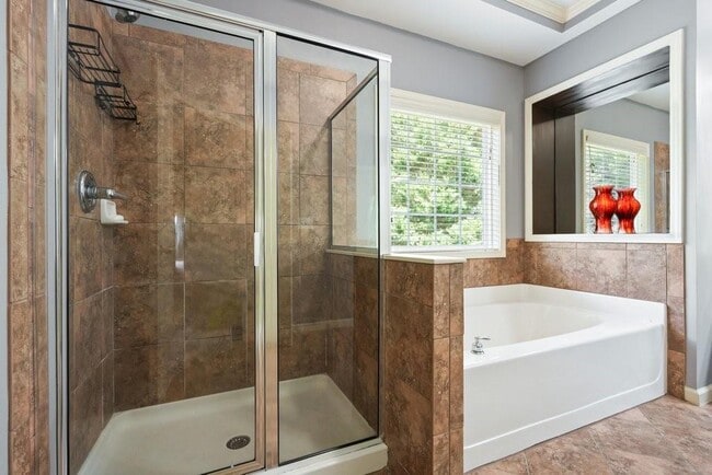 Building Photo - 3888 Fairhill Point