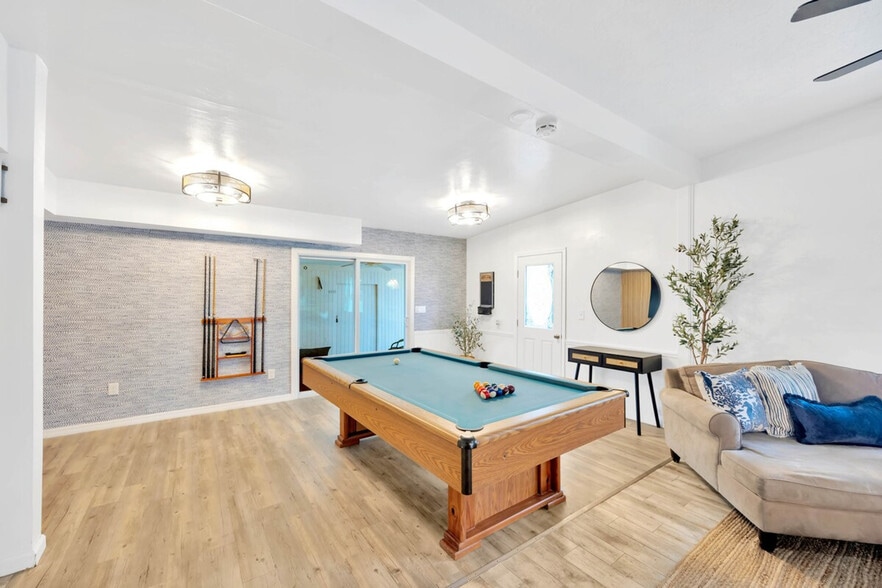 Building Photo - 10755 Clara Ln