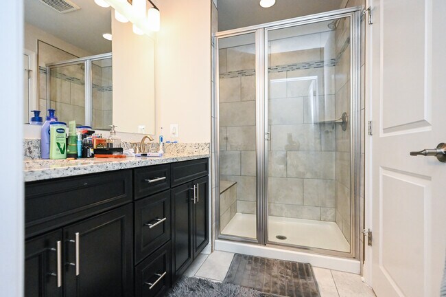 Building Photo - 522 Calvert Way