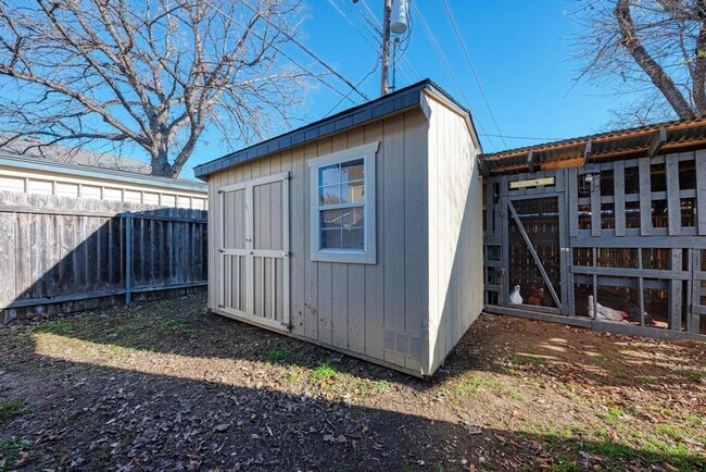 Building Photo - 3310 Monument Dr