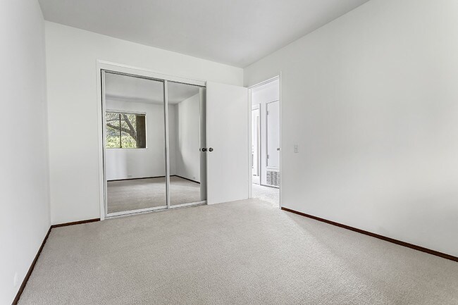 Building Photo - 630 Grand View