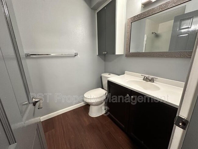 Building Photo - 1458 Greenwood Dr NE