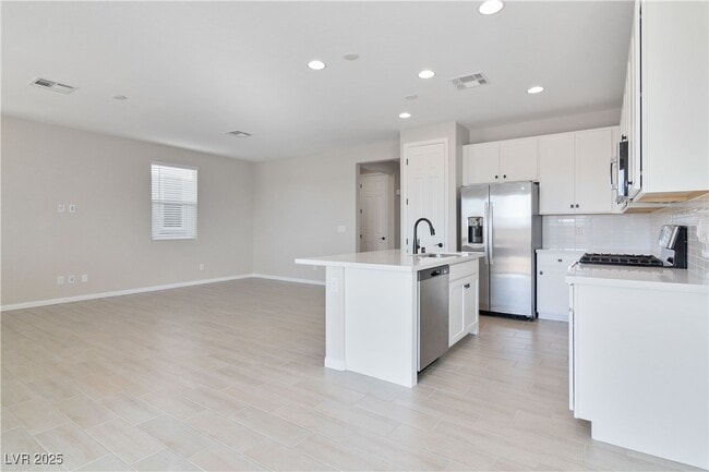 Building Photo - 3859 Painted Lady Ave