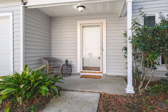Building Photo - 2028 Wild Flower Ln