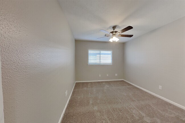 Building Photo - 2114 Blossom Creek Dr