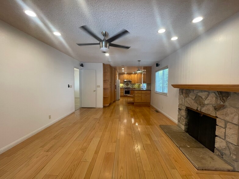 Building Photo - 1150 Stafford Dr