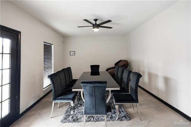 Building Photo - 2401 Wisteria Ave