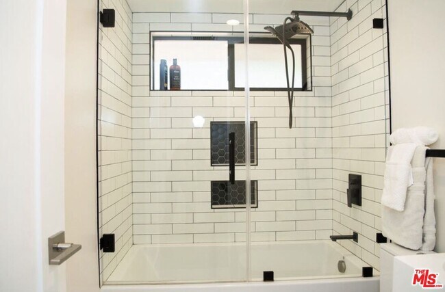 Building Photo - 6329 Jumilla Ave